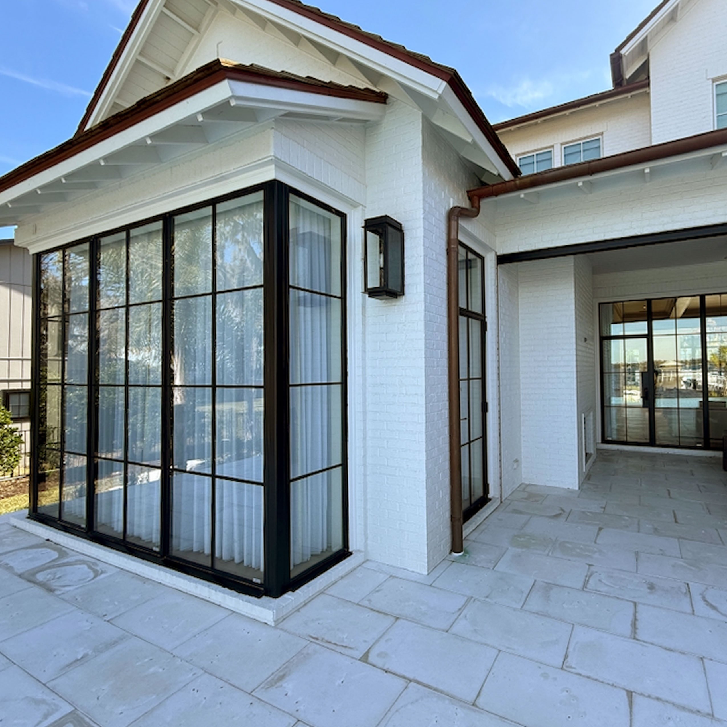 Milano bay window