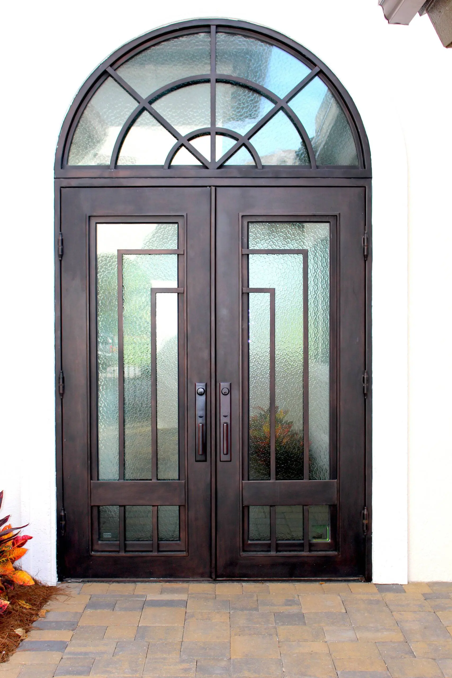 Lakoya 3 iron door design