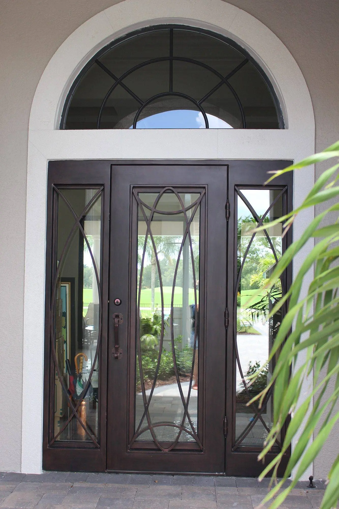 Regio 2 iron door design