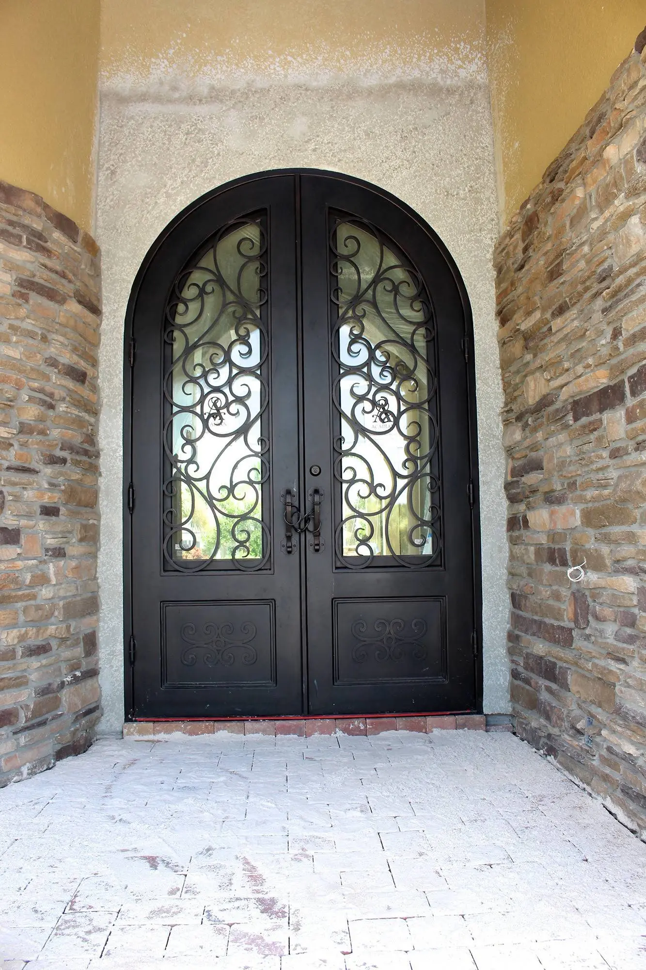 Mediterranean 18 iron door design